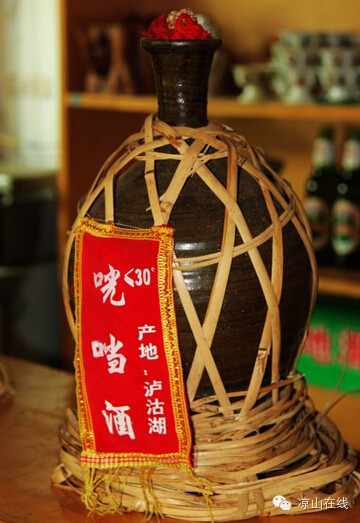 舌尖上的泸沽湖美食-泸沽湖美食排行榜第一位：咣当酒